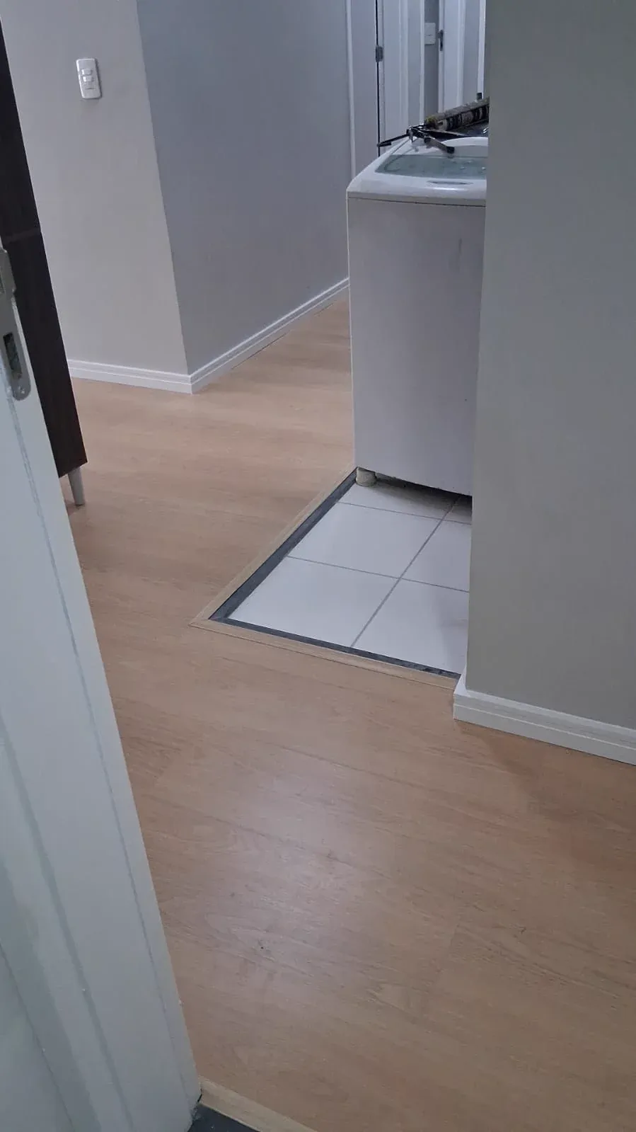 Acabamento do piso laminado na transição entre ambientes