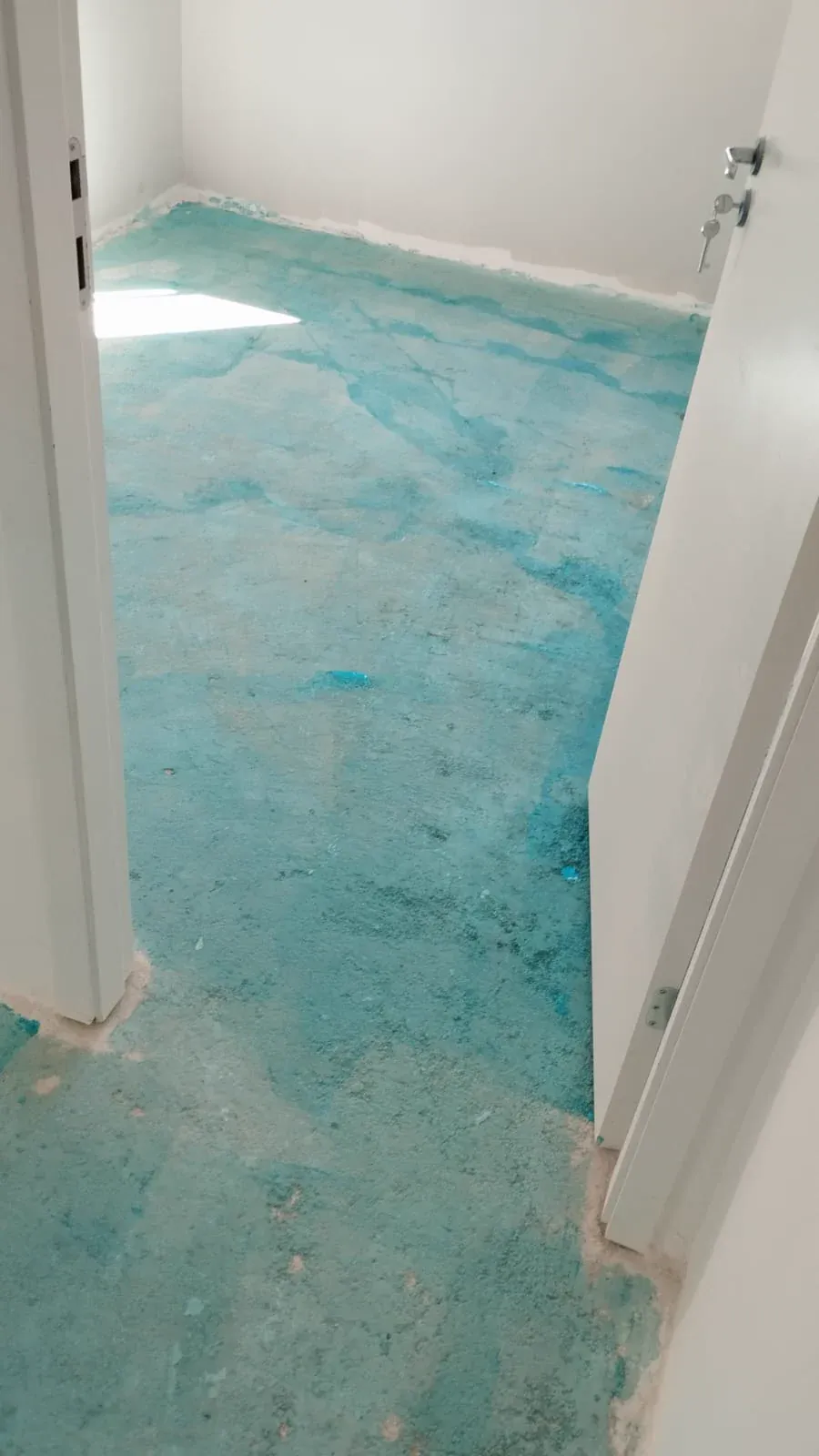 Base preparada em quarto antes da próxima etapa do piso
